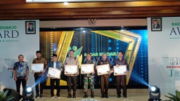 Ikut Sukseskan Radar Sidoarjo Award Dandim 0816 Sidoarjo juga Menerima Penghargaan Radar Sidoarjo Award