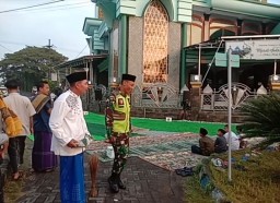 Babinsa Desa Sumput Sertu Utoyo Laksanakan Pam Sholat Idul Fitri 1444 H Di Desa Binaan.