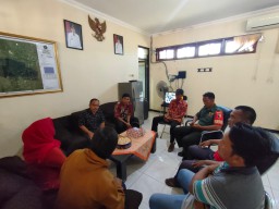 Babinsa Koramil 0816/01 bantu mediasi permasalahan keluarga dengan warga binaannya