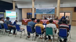 Rapat Forum Konsultasi Publik Pendataan Awal Regsosek Di Hadiri Babinsa Koramil 0816/05 Sertu Rudiyanto.