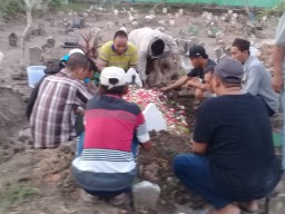 Babinsa Koramil 05/Tulangan olah TKP dan bantu prosesi pemakaman warganya