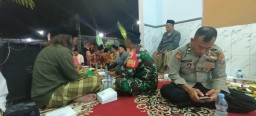 Babinsa Serka Joko.Dwi Dan Bhabinkamtibmas Bersinergi Dalam Gebyar Sholawat di Desa Binaan