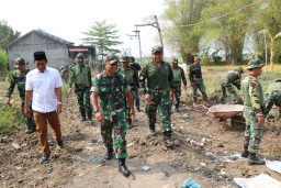 Tingkatkan Kesejahteraan Rakyat, Bakti TNI Kodim 0816/Sidoarjo Perbaiki Infrastruktur Desa