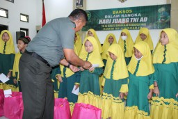 Kodim 0816/Sidoarjo Mengadakan Kegiatan Bakti Sosial untuk Memperingati Hari Juang TNI AD ke 78 dan HUT Kodam V/Brawijaya ke 75