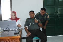 Kodim 0816/Sidoarjo dan Kimia Farma Sidoarjo Mengadakan Pemeriksaan dan Pengobatan Gratis dalam Rangka Memperingati Hari Juang TNI AD ke-78