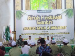 Aruh Festival Santri Majelis Ta'lim & Sholawat di Krembung Bersama Babinsa dan Tokoh Masyarakat