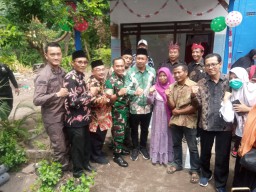 Gus Muhdlor bersama Forkopimda resmikan Rumah Tidak Layak Huni di Desa Keboharan Kecamatan Krian Kabupaten Sidoarjo