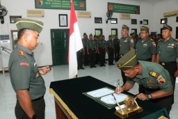 Serah Terima Jabatan Danramil, Perwira Staf, dan Ketua Persit Kartika Chandra Kirana Ranting XLIII Kodim 0816