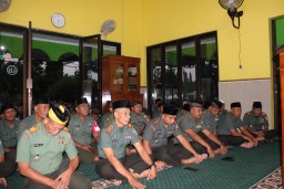 Tingkatkan Keimanan di Bulan Ramadhan, Dandim 0816/Sidoarjo Pimpin Peringatan Nuzulul Qur'an di Masjid Baithurrohim