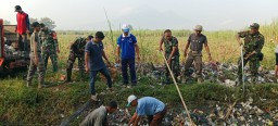 Pembersihan Lingkungan Sungai Irigasi Sawah di Sidoarjo, Sinergi Forkopimka Krembung