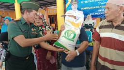 Danramil 0816/05 Tulangan Hadiri Pemberian Bantuan Pangan Tahun 2024 di Balai Desa Kepunten