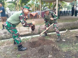 Semangat Gotong Royong, Warga Balungpandan Bersama TNI dan Forkopimka Sukodono Gelar Karya Bakti untuk Kelancaran Irigasi Sawah