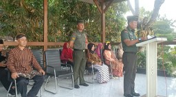 Danramil 0816/06 Tanggulangin Pembina Upacara Disekolah MTs Ma'Arif Ketegan