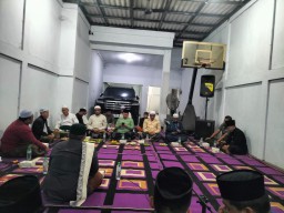 Danramil 0816/09 Krian Hadiri Sholawat Burdah di Desa Sidomulyo, Menjalin Ukhuwah dan Memperkuat Iman