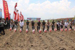 Dandim 0816/Sidoarjo Sambut Kunjungan Panglima TNI dan Kapolri di Posko Ketahanan Pangan Sidoarjo