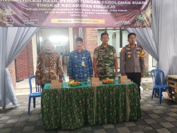 Danramil 0816/01 Sidoarjo hadiri rapat pleno rekapitulasi suara PPK Sidoarjo.