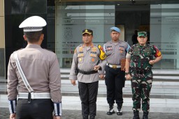 Apel Gelar Pasukan Operasi Lilin Semeru 2024, Dandim 0816/Sidoarjo Tegaskan Sinergi TNI-Polri untuk Pengamanan Nataru