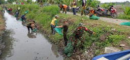 Babinsa Koramil 0816/18 Sedati dan Tim Sungai Watch Gelar Aksi Bersih Sungai, Wujud Kepedulian terhadap Pelestarian Lingkungan