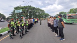 Anggota Koramil 0816/06 Tanggulangin Bersama Jajaran Forkopimka Melaksanakan Apel Gabungan Dalam Rangka Pengamanan Menyambut Malam Tahun Baru 2025