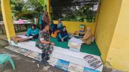 Babinsa Koramil 0816/05 Tulangan Dampingi Posyandu di Desa Grinting, Wujud Kepedulian terhadap Kesehatan Ibu dan Anak