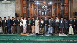 Forkopimda Sidoarjo Laksanakan Sholat Idul Fitri 1446 H di Masjid Agung, Jamaah Penuhi Ruang Ibadah