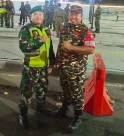 Patroli Malam Babinsa Tanggulangin: Pererat Sinergi dan Bangun Kesadaran Masyarakat Demi Lingkungan yang Aman dan Harmonis
