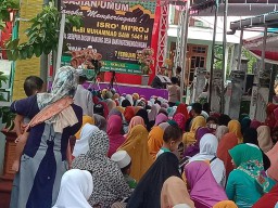 Anggota koramil0816/10 Balongbendo melaksanakan pengamanan pengajian