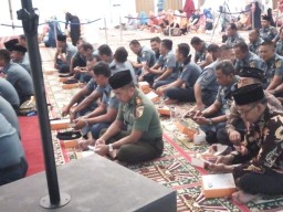 HUT Lanudal, Danramil dan Babinsa 0816/18 Sedati mengikuti pengajian