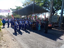 Babinsa Ramil 18/Sedati amankan gerak jalan di wilayah