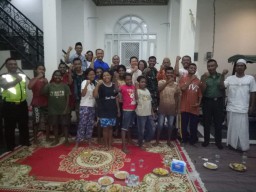 Anggota Koramil 0816/15 Sukodono Silaturrohim Ke Warga Papua