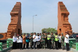 Dandim 0816/Sidoarjo Panen Raya Padi Di Desa Kedung Kembar Prambon