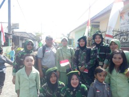 Babinsa 0816/08 Jabon selalu aktif pam jalan sehat di Ds. Kedungrejo