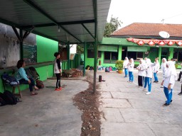 Ramil 07/Krembung Bersama Siswa SMAN 1 Krembung Laksanakan Senam