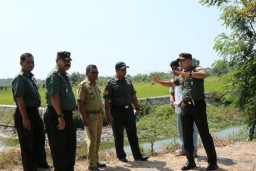 Dandim 0816/Sidoarjo tinjau sasaran TMMD ke 106 di Ds. Kupang Jabon