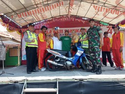 HUT Ke 74 , Babinsa Ramil 0816/12 ajak warga dengan jalan sehat