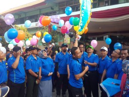 Jalan sehat dan pentas seni bagi siswa/siswi SDN 4 Krian Sidoarjo