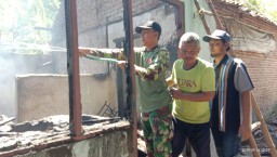 Kesigapan Babinsa Ramil 0816/11 Tarik bantu padamkan kebakaran rumah