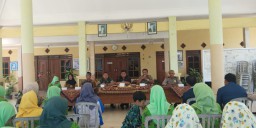 Babinsa dan Babinkamtib hadiri giat Rutin Para Kader PKK Ds Entalsewu