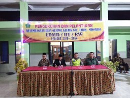 Babinsa Ramil 0816/11 Tarik Hadiri Pelantikan LPMD Ds. Gempol Klutuk