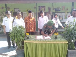 Didik anak bangsa Koramil Porong laksanakan MoU Dengan SMP 3 Porong