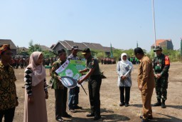Pangdam V/Brawijaya Serahkan Bantuan Sembako di Lokasi TMMD Sidoarjo