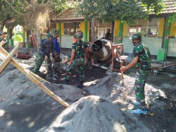 TMMD KE 106 SIDOARJO MEREHAB SEKOLAH SDN KUPANG
