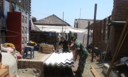 Satgas TMMD Kodim 0816/ Sidoarjo Renovasi RTLH Di Ds Kupang Jabon
