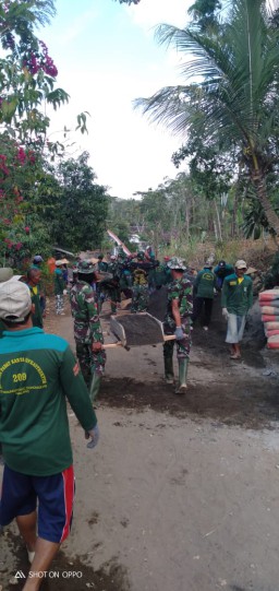 Target Besar, Pengecoran Jalan TMMD 106 Terus Dikebut TNI dan Warga