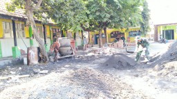 Pelaksanaan TMMD 106 bangun jalan dan RTLH