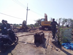 Kodim 0816 Sidoarjo dengan Satgas TMMD Jabon Lihat Jembatan