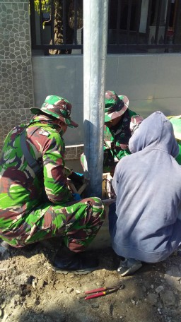 Lampu PJU membuat jalan desa kupang bader menjadi lebih terang