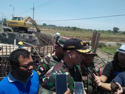 Dandim Sidoarjo : Pembangunan jembatan meningkatkan ekonomi masyarakat