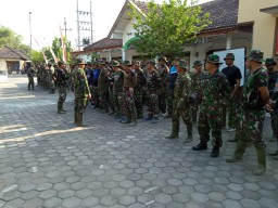 apel pagi para anggota satgas tmmd ke 106 guna mengecek kesiapan