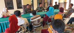 Bati Satgas Ditengah-tengah masyarakat Satgas TMMD Ke 106